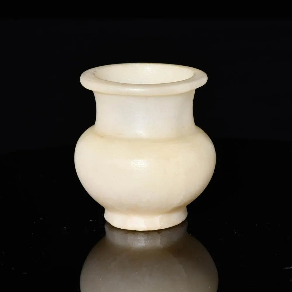 An exceptional Egyptian Alabaster Vessel, 18th Dynasty, time of Hatshepsut, ca. ca. 1492–1425 BCE