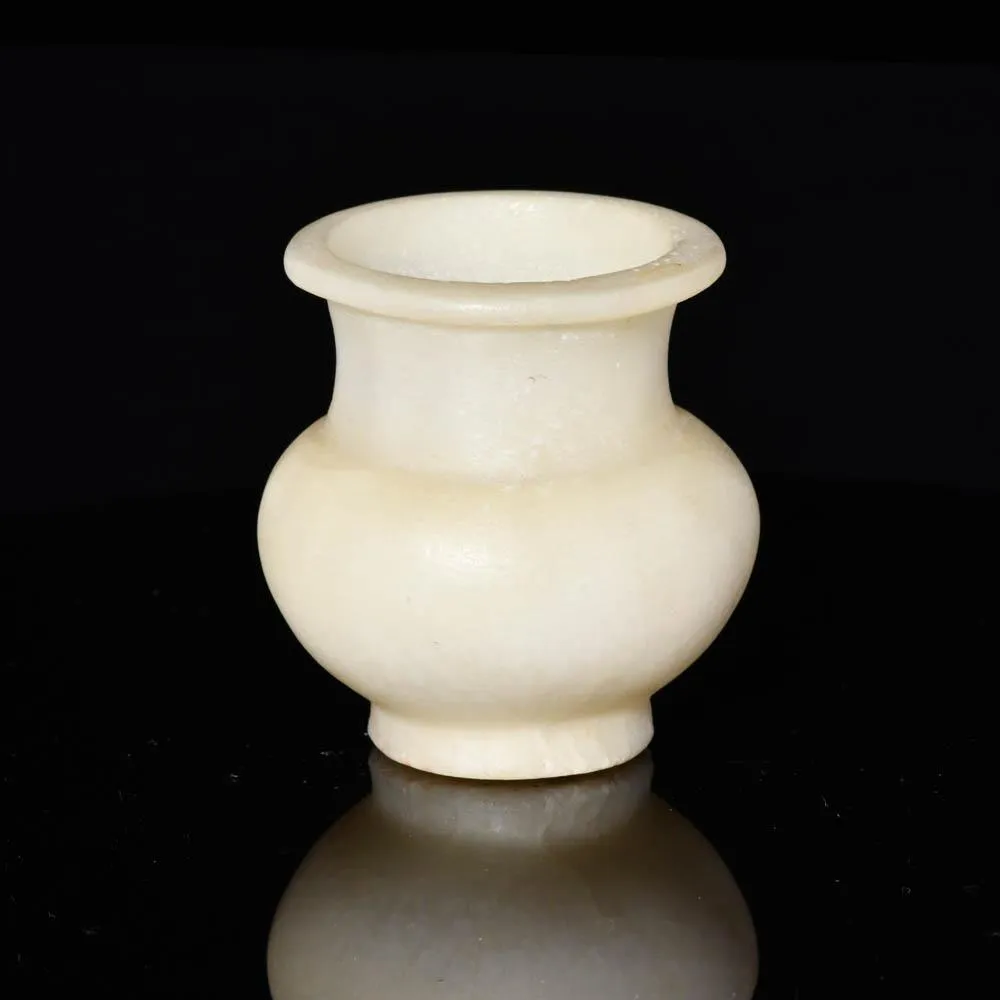 An exceptional Egyptian Alabaster Vessel, 18th Dynasty, time of Hatshepsut, ca. ca. 1492–1425 BCE