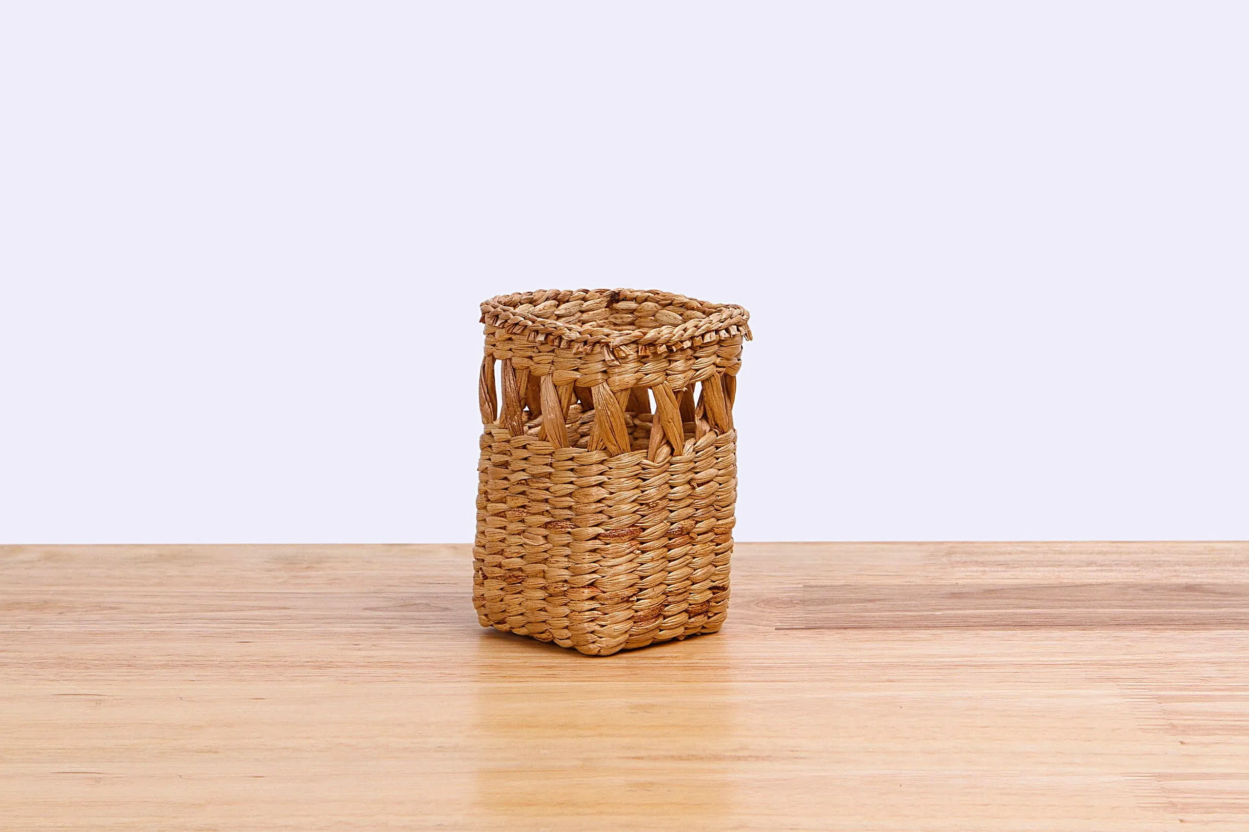 Natural straw wicker mini container (tall)