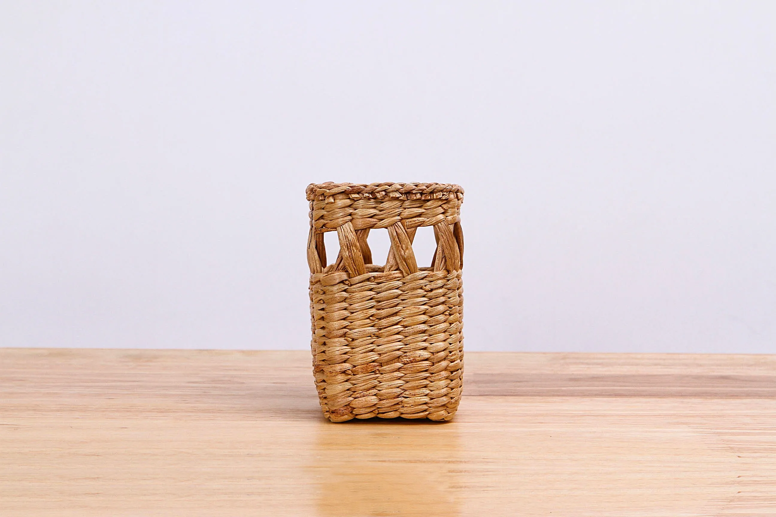 Natural straw wicker mini container (tall)