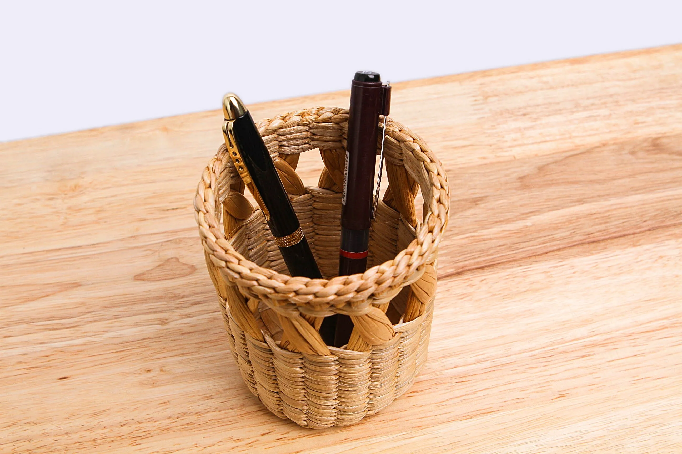 Natural straw wicker mini container (width-tall)