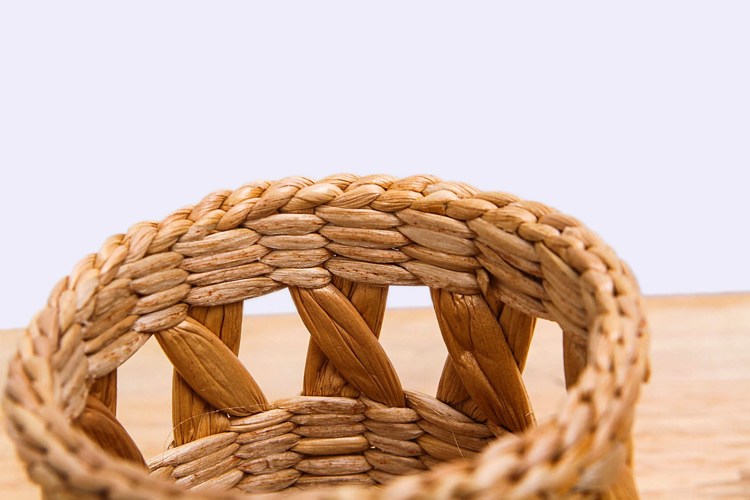 Natural straw wicker mini container (width-tall)