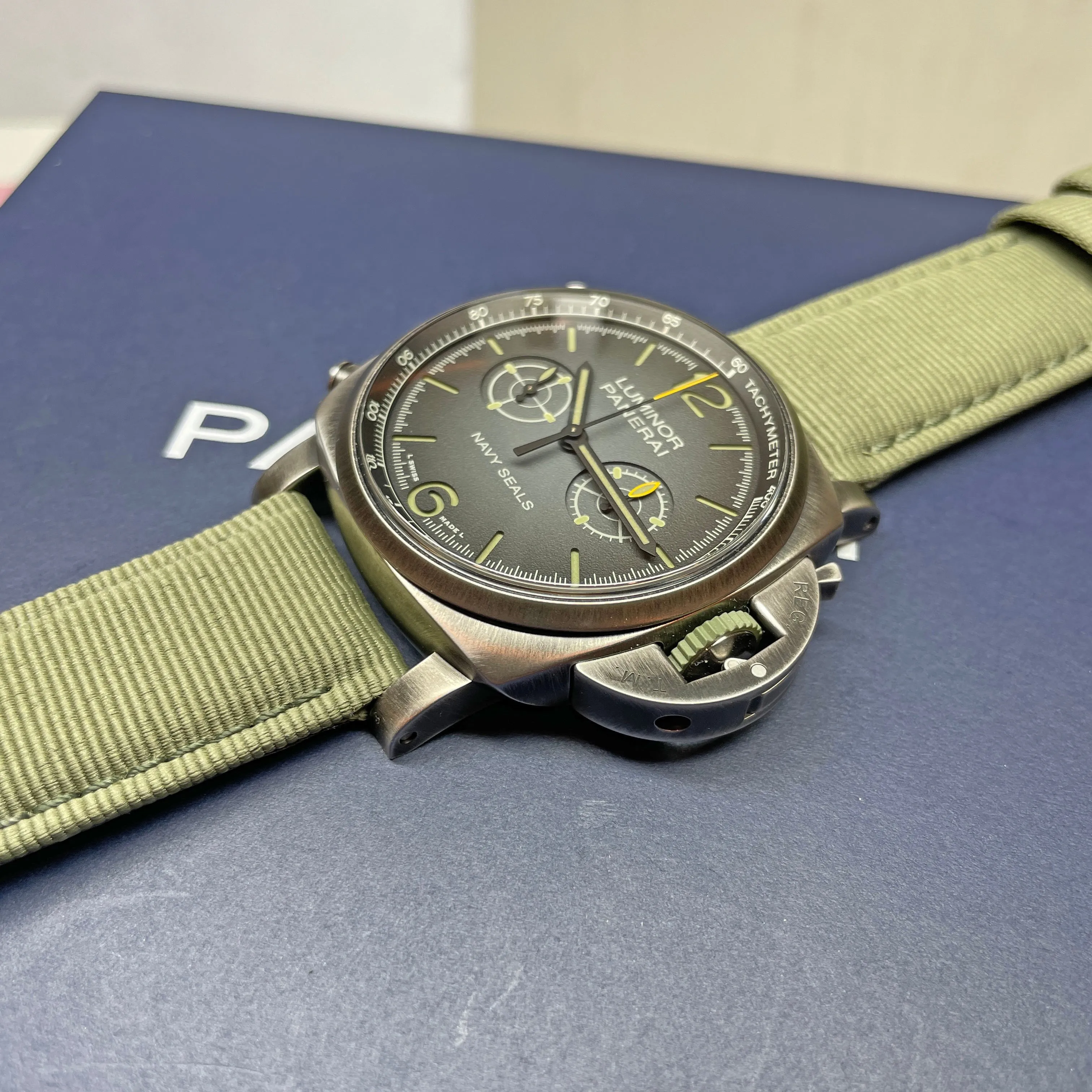 Pre-owned Panerai Luminor Chrono Navy SEALs PAM01409 Green Watch 44mm