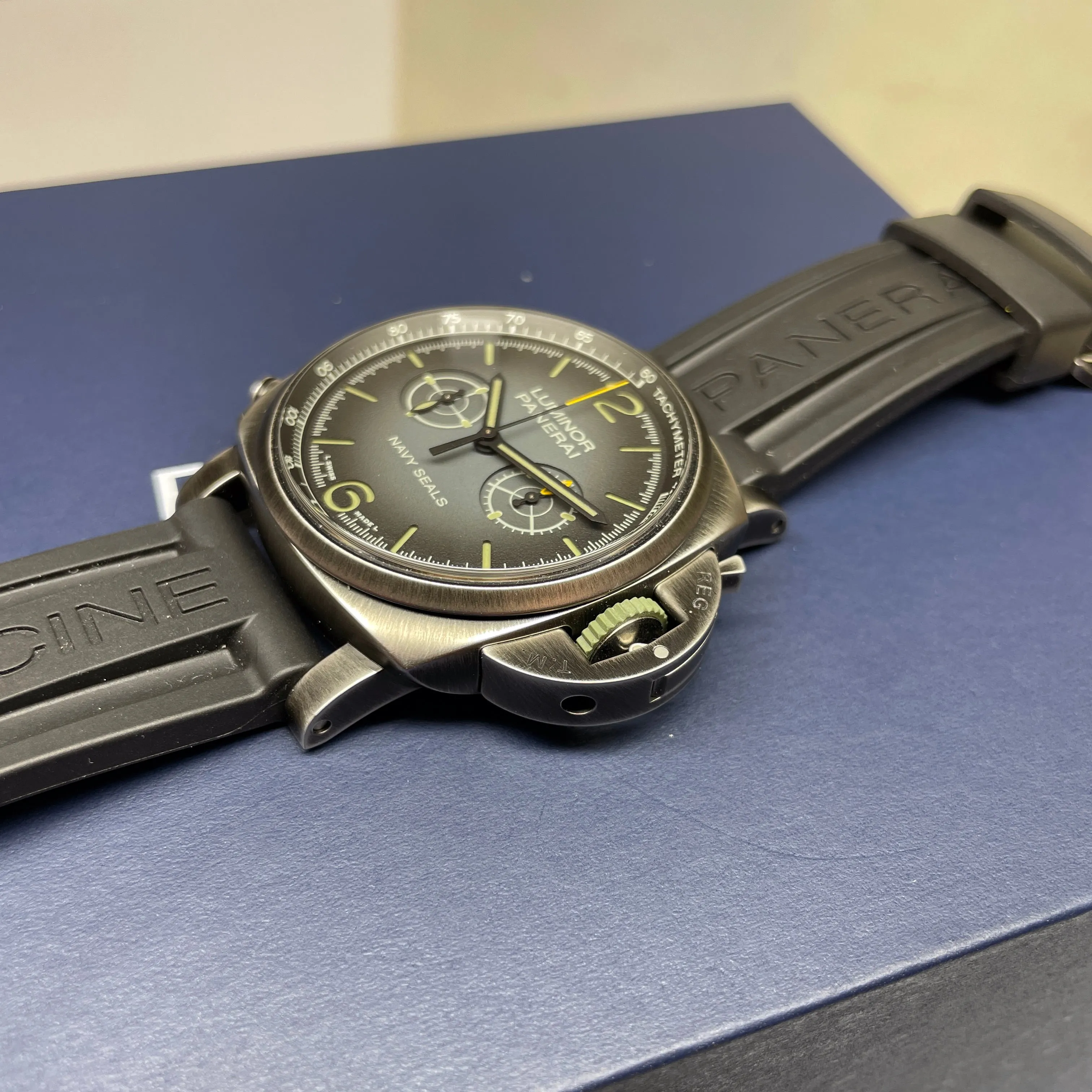 Pre-owned Panerai Luminor Chrono Navy SEALs PAM01409 Green Watch 44mm