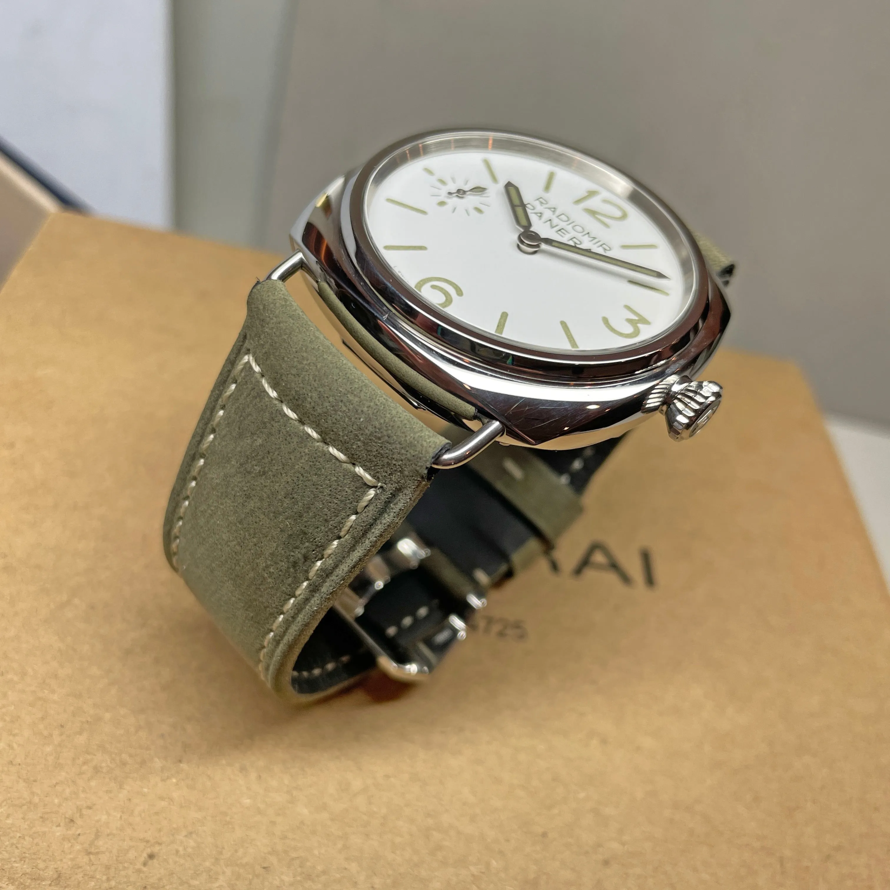 Pre-owned Panerai Radiomir Officine White Green PAM01384 45mm